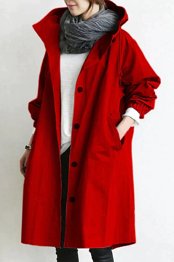 Maris oversized trenchcoat som höstjacka. Bekväm & stilren damkappa, perfekt ytterplagg för svalare dagar.