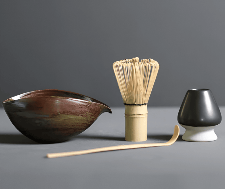 Exklusivt matcha-set i keramik & bambu – perfekt present för teälskare och japansk kultur.