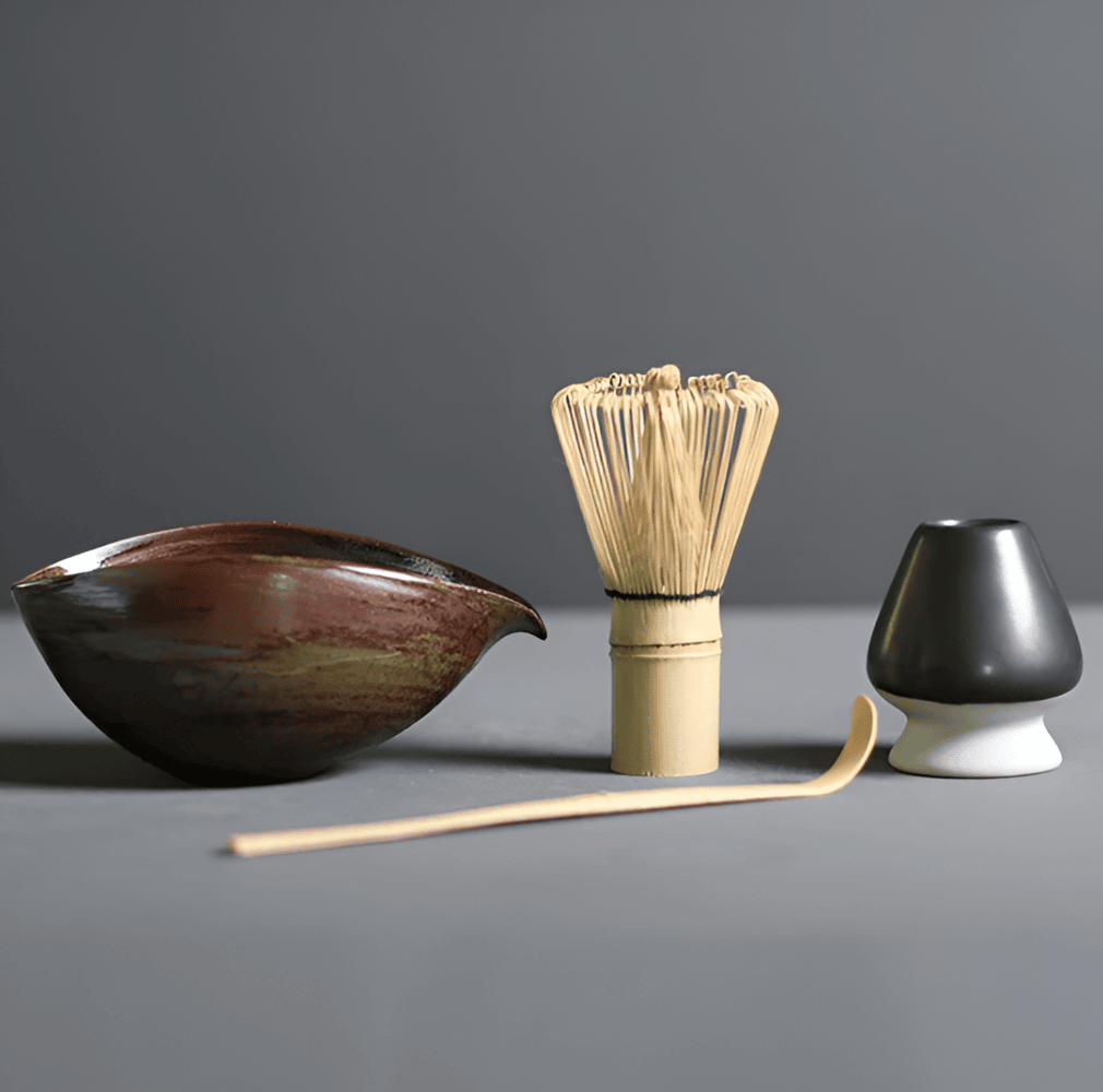 Komplett matcha-set i keramik & bambu. Idealisk present för teälskare och köksentusiaster.