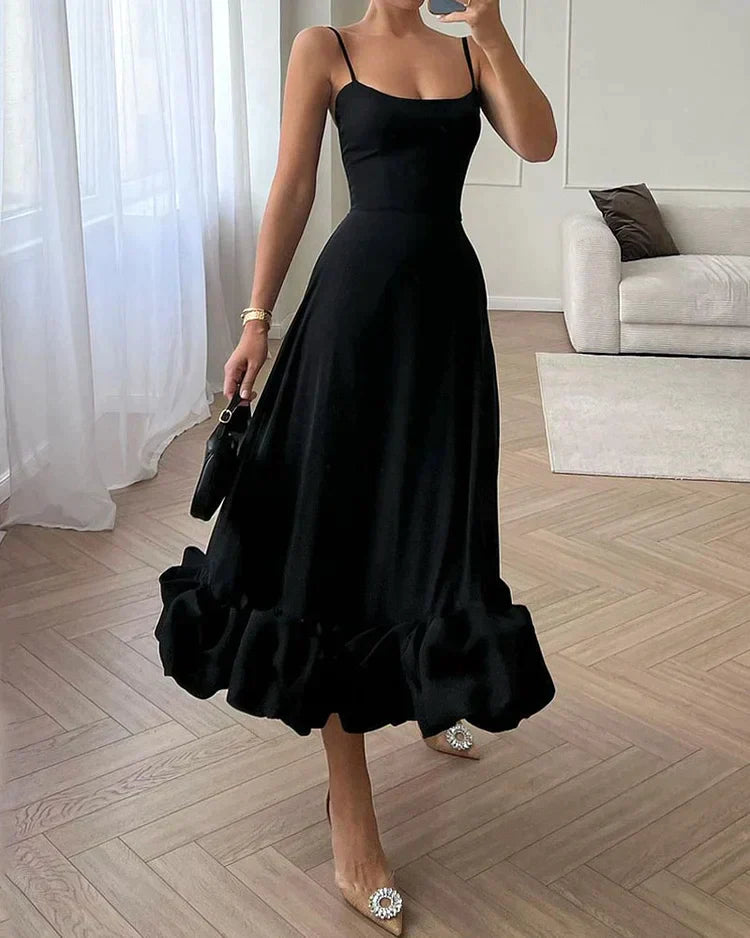 Stilren elegant midi klänning för dam, en trendig festklänning som passar för en sofistikerad kvällslook. Modeklänning.