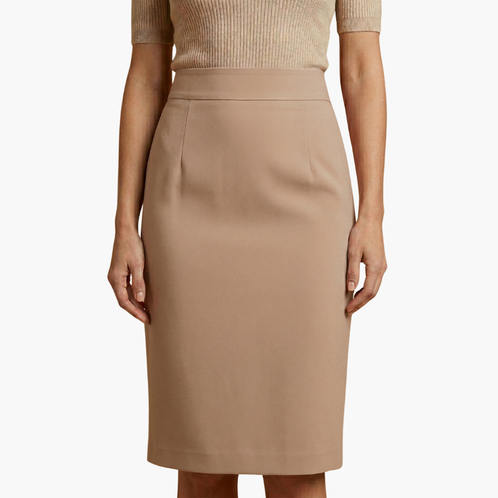Bekväm damkjol med smickrande pennsilhuett och hög midja, perfekt för en chic och professionell look.