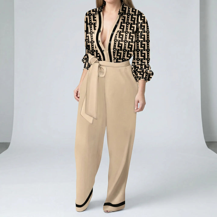 Bekväm midjesydd byxdress Ava i elegant design. Vida ben ger en luftig och modern look för sommar.