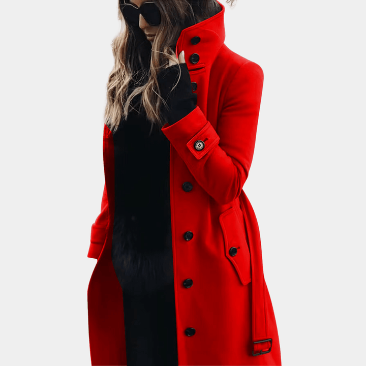 Snygg damtrenchcoat i Alexandra-modell. Värmande och elegant kappa för höst och vinter, perfekt för en klassisk look.