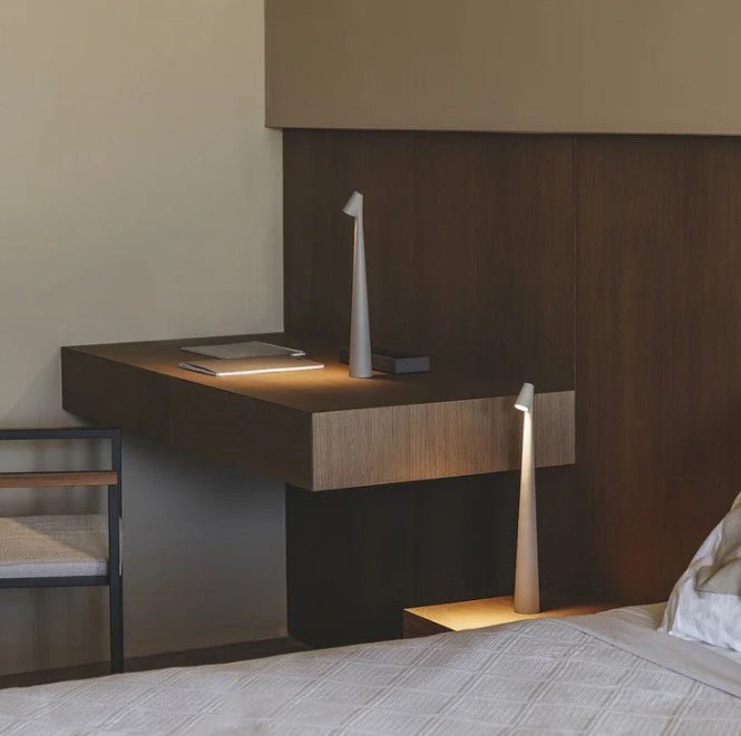 Unik designlampa LED, perfekt för att skapa en mysig atmosfär i vardagsrummet.