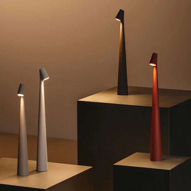 LED-belysning för hemmet, elegant bordslampa med modern känsla och fokus på design.