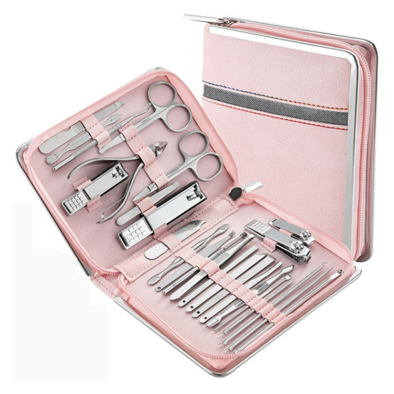 "Elegant nagelvårdsset, ergonomiska verktyg i stålfodral med svart PU-läder, för manikyr och pedikyr."