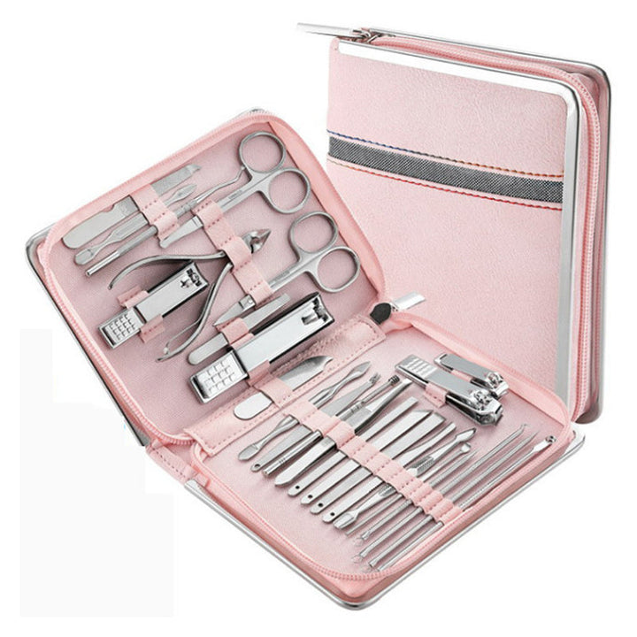 "Elegant nagelvårdsset, ergonomiska verktyg i stålfodral med svart PU-läder, för manikyr och pedikyr."