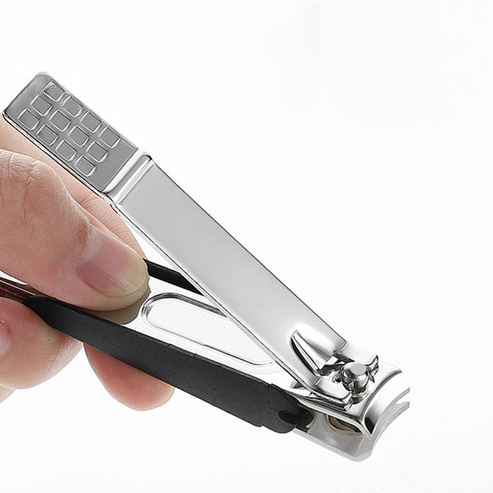 "Elegant nagelvårdsset, ergonomiska verktyg i stålfodral med svart PU-läder, för manikyr och pedikyr."