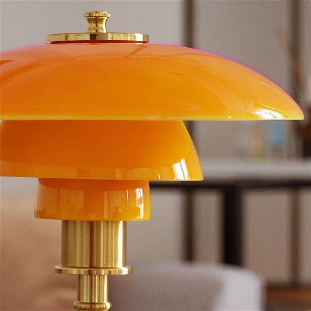 Stilren bordslampa av glas, nordisk design, perfekt som LED läslampa.