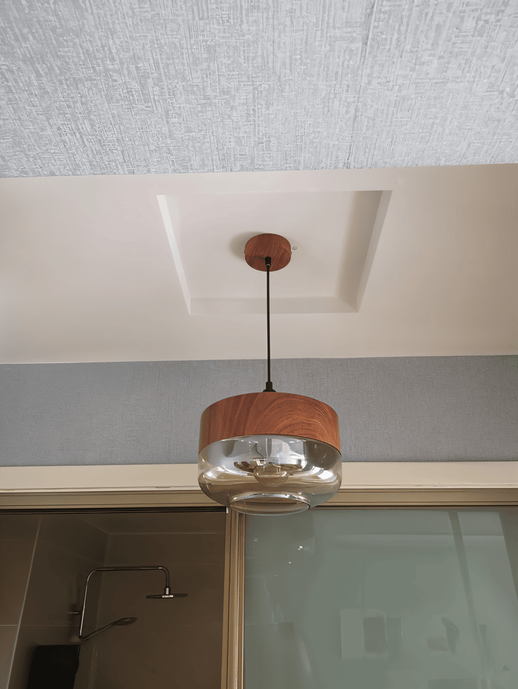 Mysig retro pendellampa i nordisk design. Varm takbelysning som stilren inredningsdetalj.
