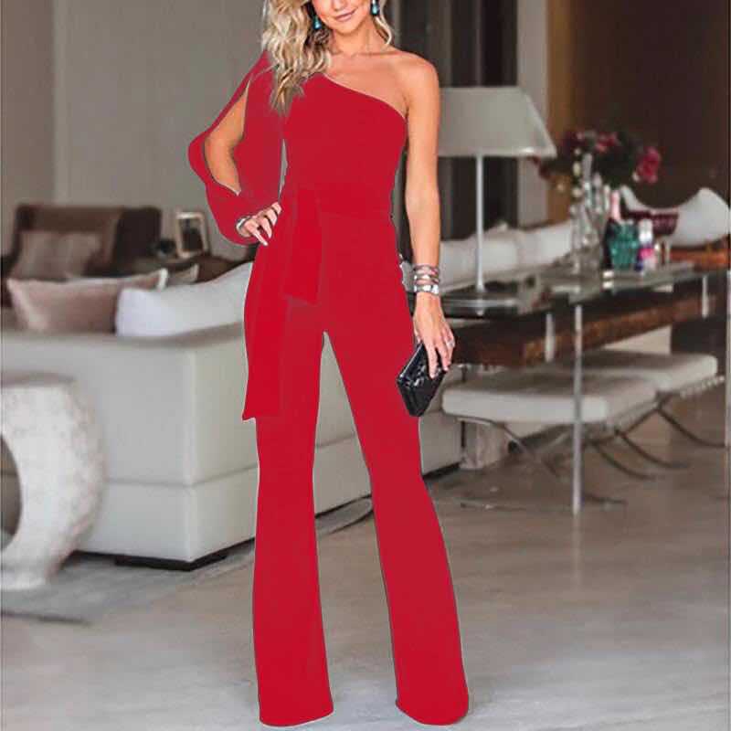 Elegant one-shoulder jumpsuit, idealisk som aftonkläder. Figursmickrande helkroppsdräkt för festliga tillfällen.