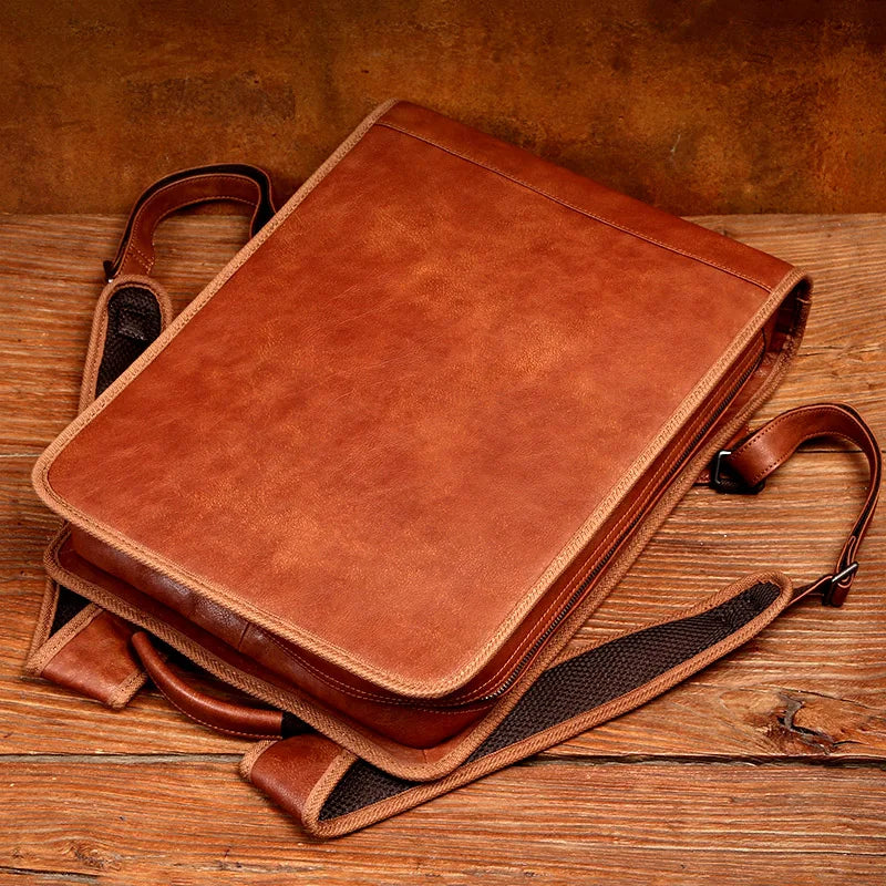 Högkvalitativ orange skolryggsäck och arbetsryggsäck i läder. Designad för bärbara datorer och moderna män.