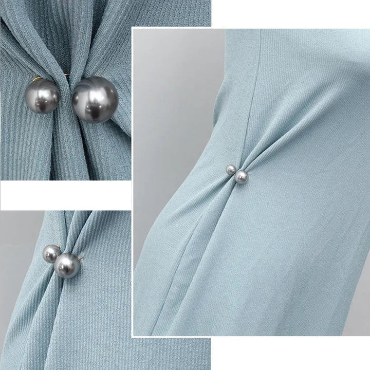 "Elegant pärlbrosch i vit, grå och champagne, tillverkad av legering och konstpärlor, perfekt för kvinnlig stil."