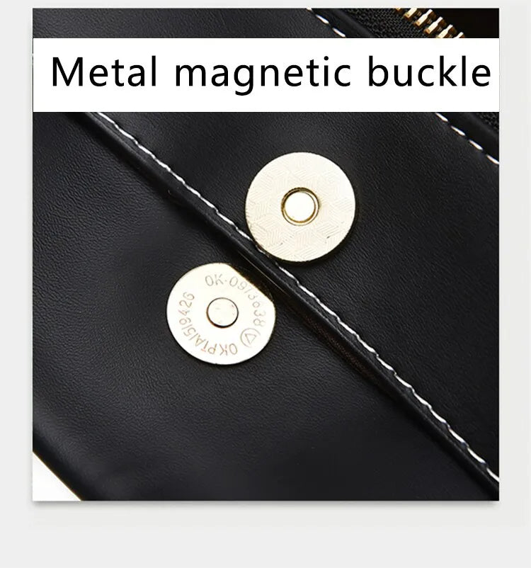 Modeväska för kvinnor: Patchwork handväska med eleganta metalldetaljer och robust konstruktion.