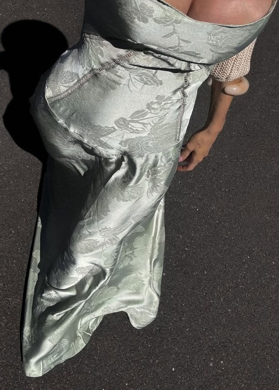 Dam maxiklänning, elegant pistage A-linje, perfekt för sommarfester.