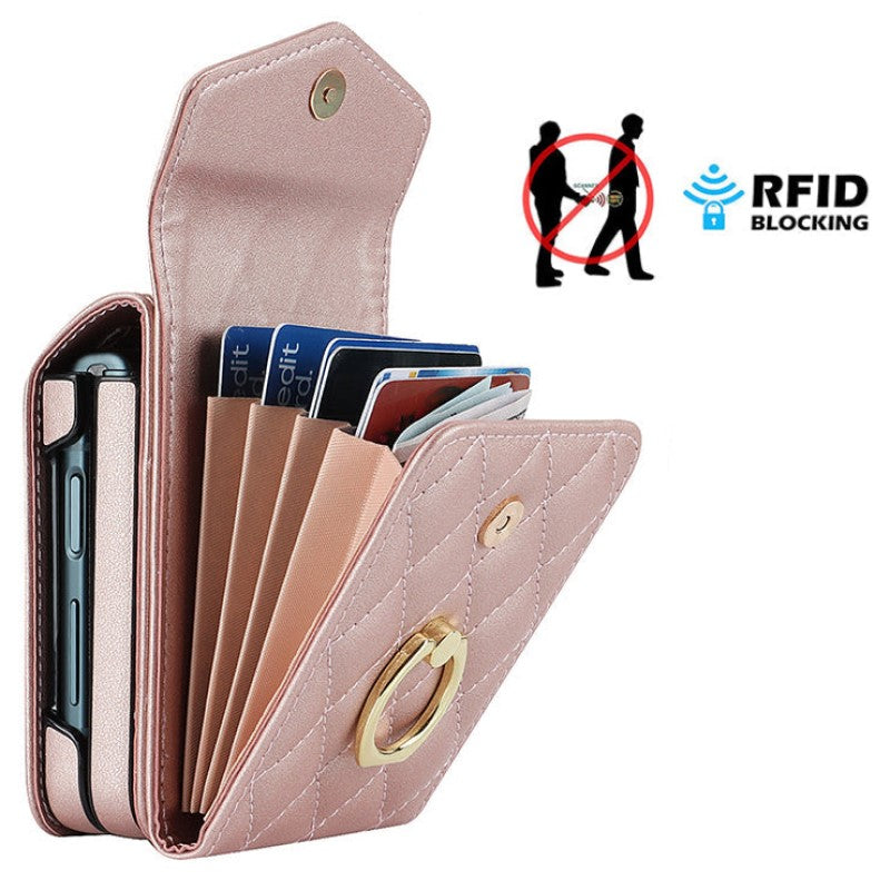 "Elegant plånboksfodral för Samsung Galaxy Z Flip i präglat läder, visar kortplatser och skyddande design."