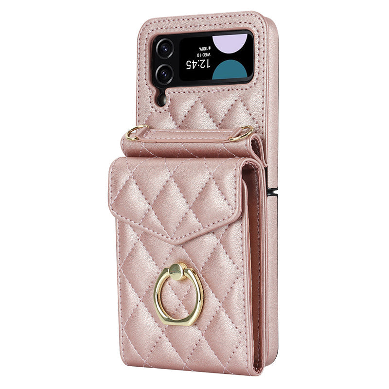 "Elegant plånboksfodral för Samsung Galaxy Z Flip i präglat läder, visar kortplatser och skyddande design."