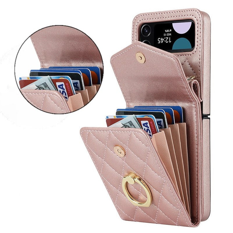 "Elegant plånboksfodral för Samsung Galaxy Z Flip i präglat läder, visar kortplatser och skyddande design."