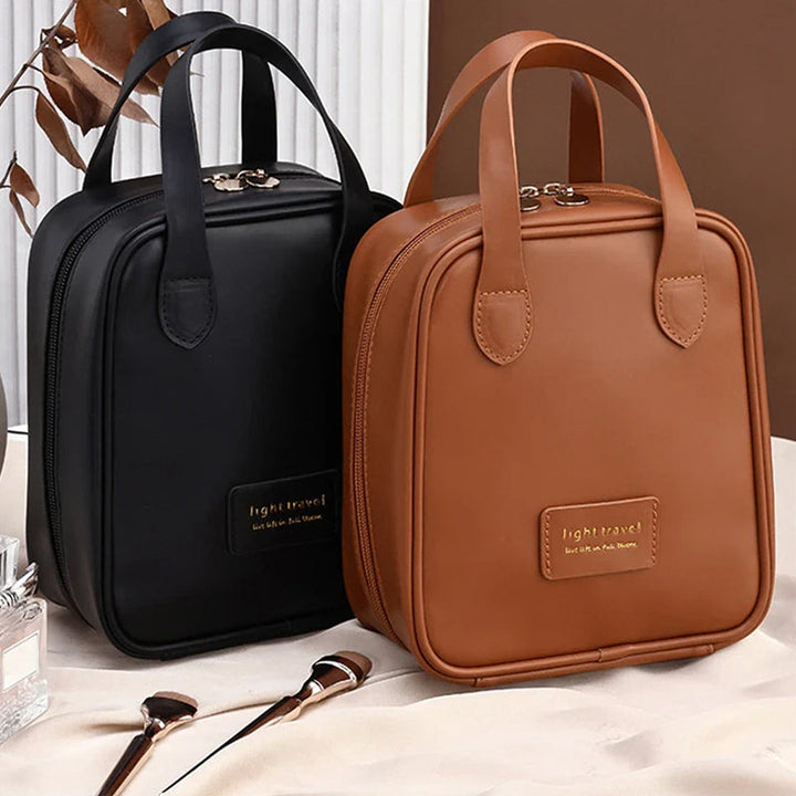 "Elegant PU-läder kosmetisk resväska för damer med många fack och robust handtag, perfekt för organisering och resor."