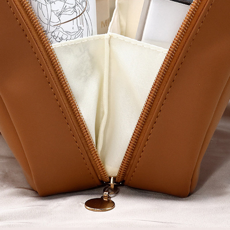 "Elegant PU-läder kosmetisk resväska för damer med många fack och robust handtag, perfekt för organisering och resor."