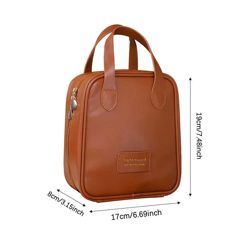 "Elegant PU-läder kosmetisk resväska för damer med många fack och robust handtag, perfekt för organisering och resor."