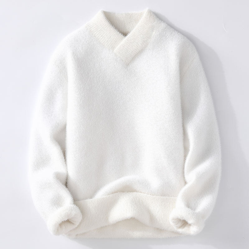 Elegant röd damtröja med V-ringning, perfekt för höst och vinter, i mjukt stickat material för en stilren look.