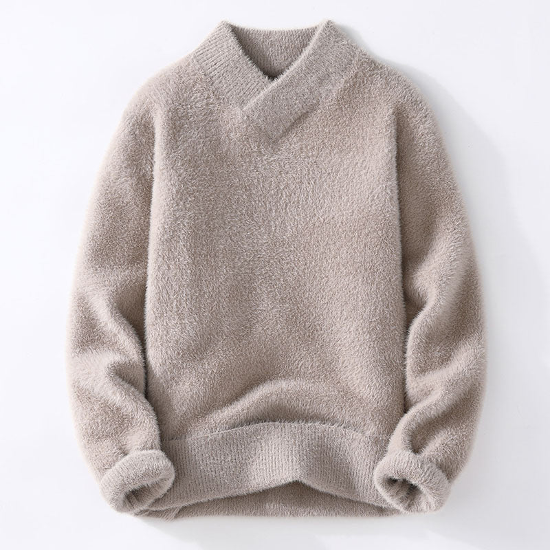 Grå v-ringad damtröja, trendig och bekväm för vintern, utmärkt för en casual men elegant stil.