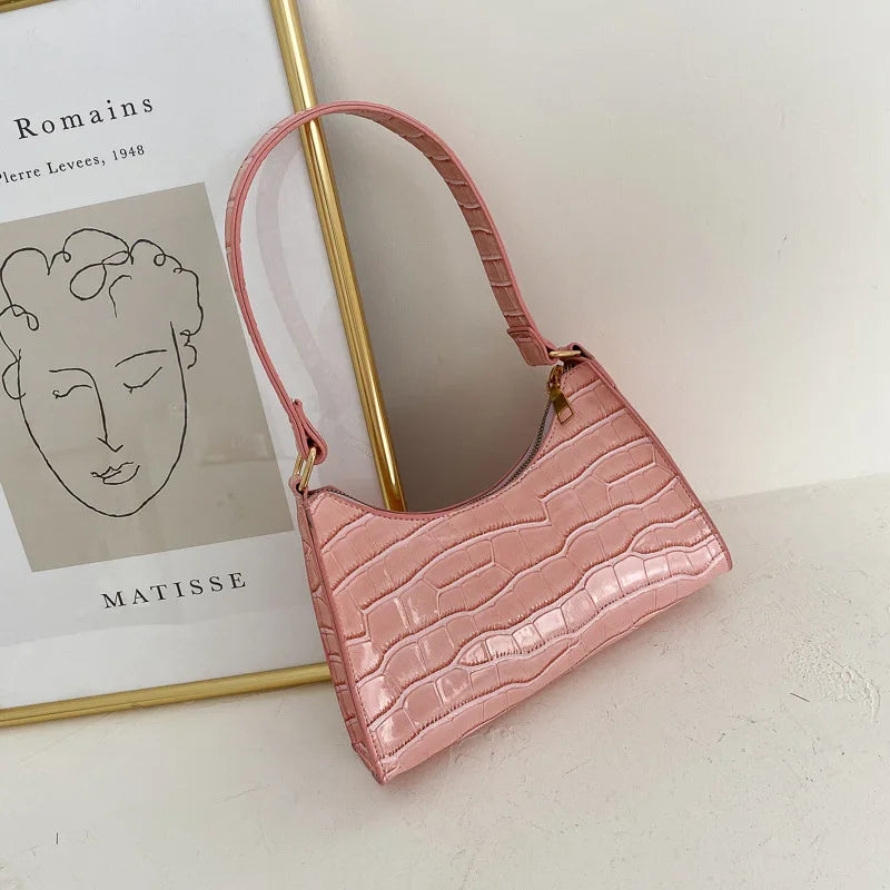 Exklusiv retro damhandväska med elegant kedja. Chic axelväska som lyfter varje kvinnas stil.
