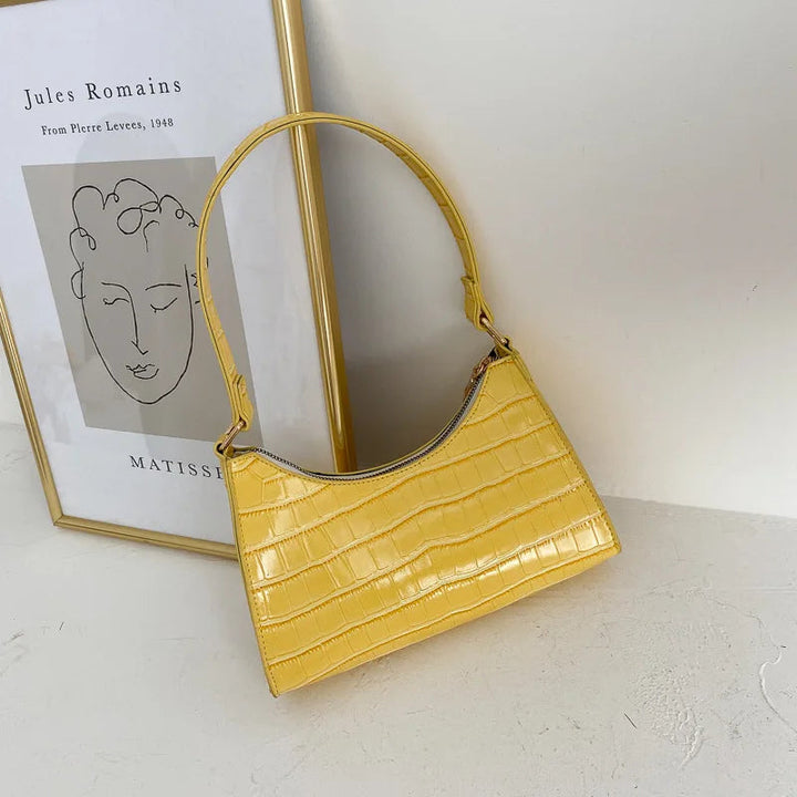 Klassisk retro damhandväska med elegant guldkedjedetalj. Axelväska/crossbody för stilmedvetna kvinnor.