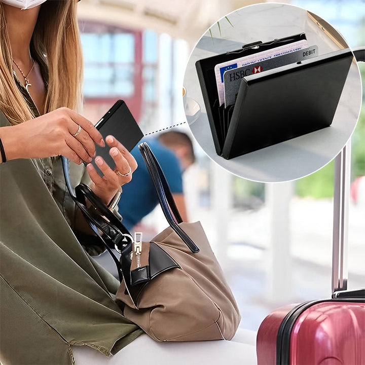 "Elegant RFID korthållare i rostfritt stål, rymmer 6 kort, lämplig för både män och kvinnor, skyddar mot obehörig skanning."