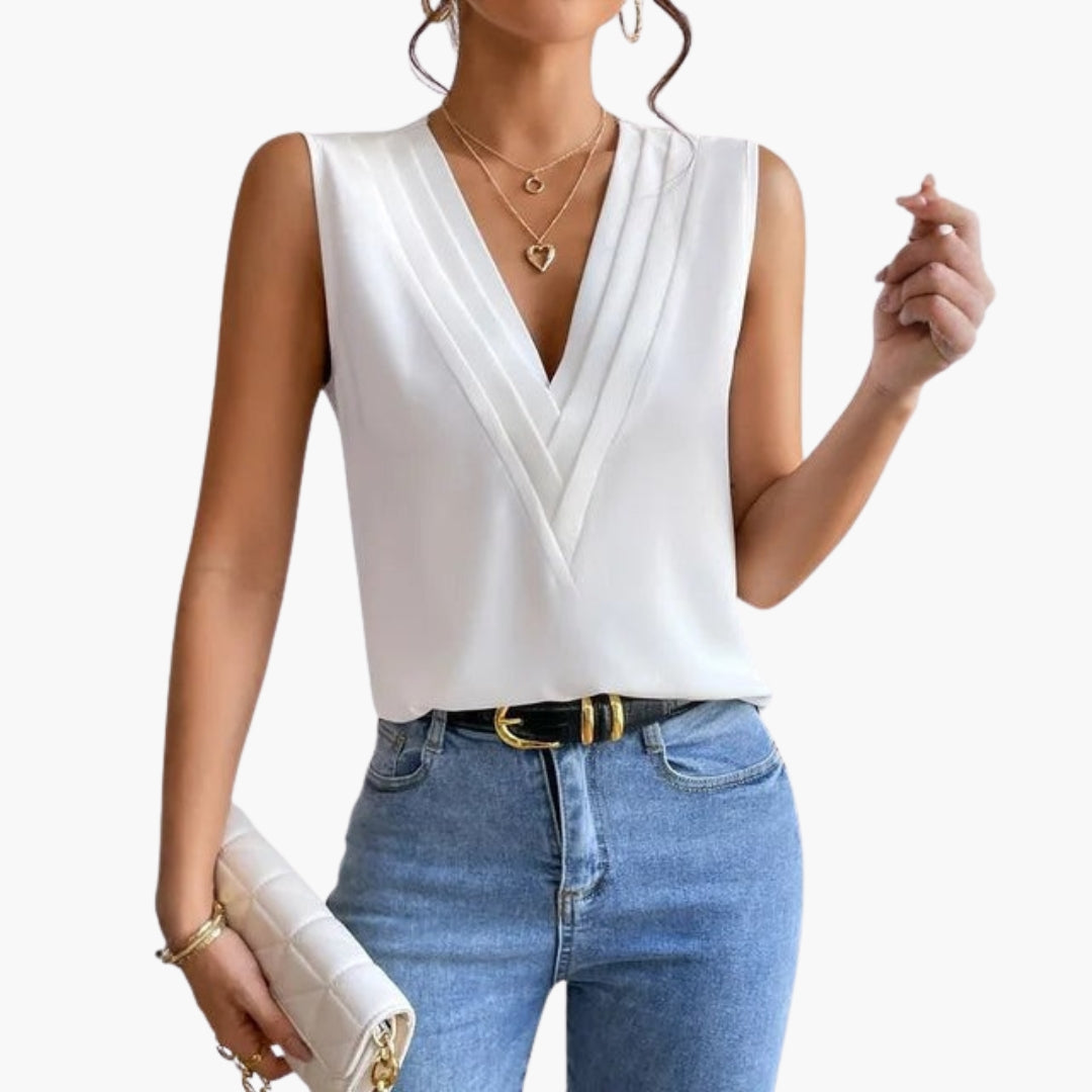 Elegant ärmlös blus för kvinnor med V-ringning och veckad front, perfekt för sommar och vardag.