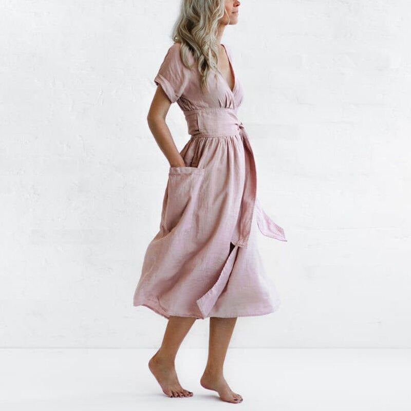 "Elegant rosa damklänning med hög midja, V-ringning, korta ärmar och fickor, perfekt för stilfulla tillfällen."