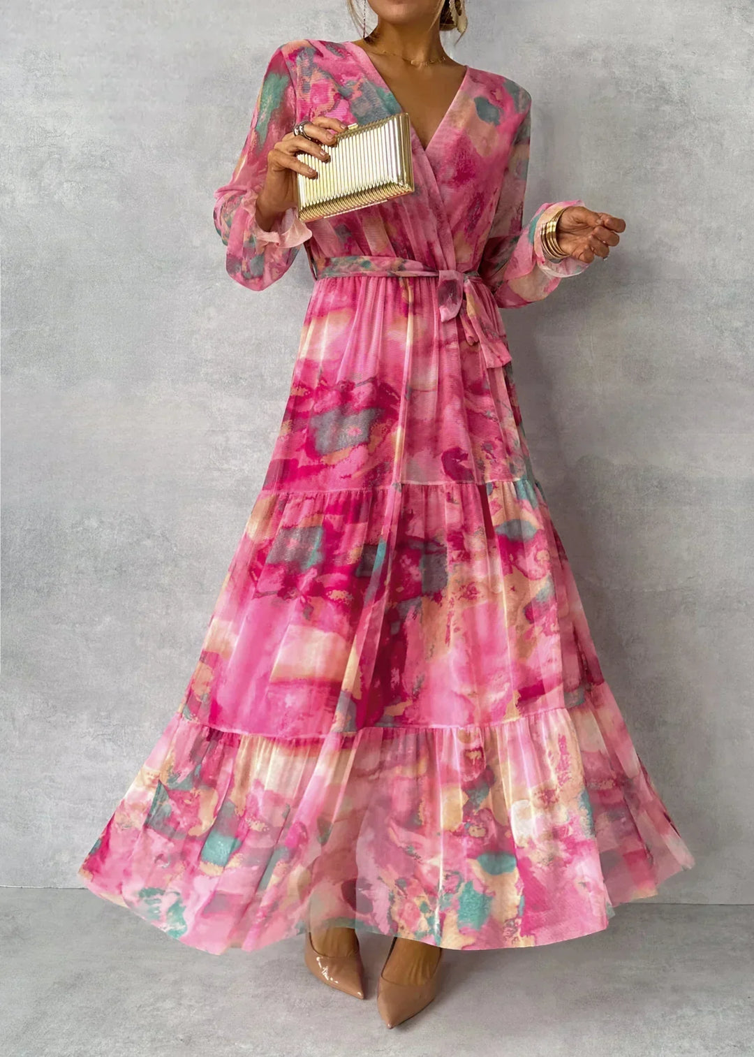Elegant rosa omlott maxiklänning för kvinnor med långa ärmar, perfekt för både vardag och fest.