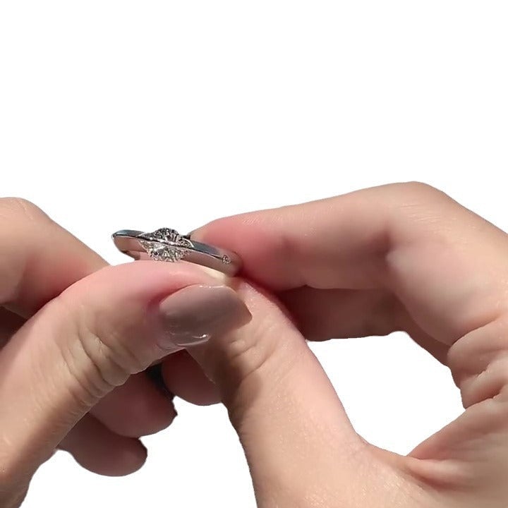 Lyxig CelestiRing diamantring, en idealisk present för henne. Roterande design i silver & guld.