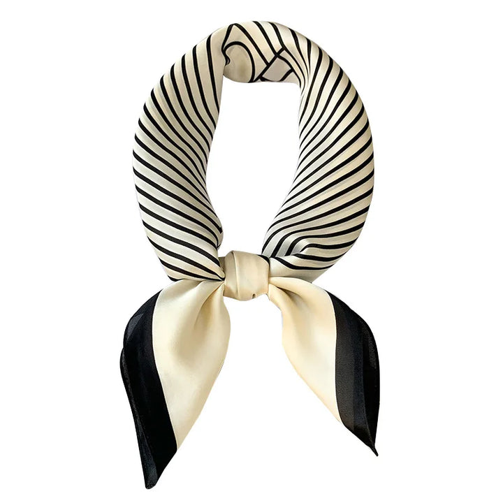 Stilfull rutig damscarf med klassiskt mönster. En elegant accessoar för alla säsonger.