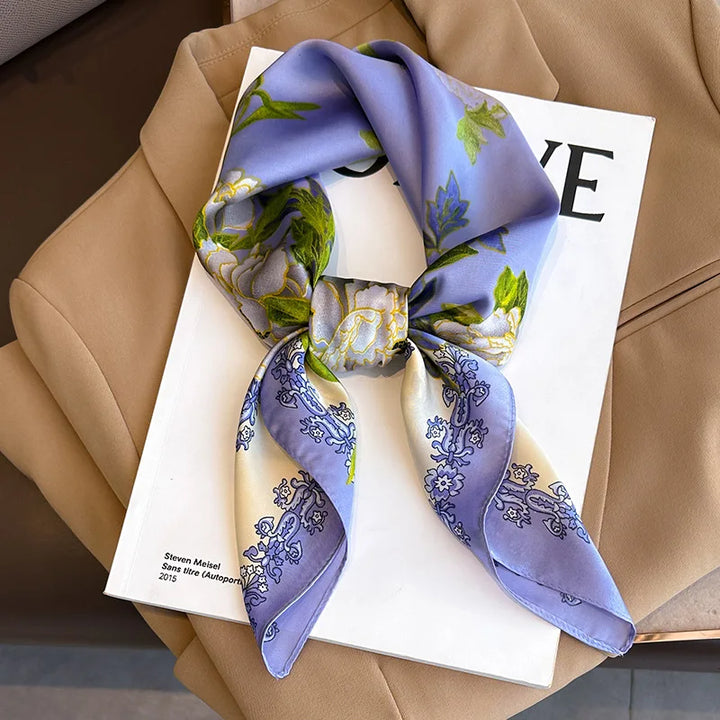 Rutig damscarf, en mångsidig accessoar för att uttrycka din unika stil.