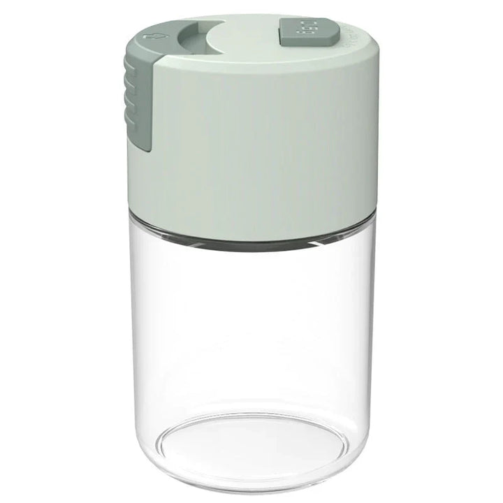 "Elegant saltkar i glas med mätfunktion, böjd form och modernt lock, perfekt för kryddförvaring i köket."