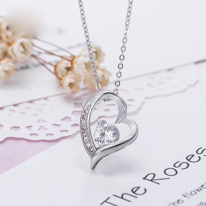 "Elegant silver hjärta halsband för damer med glittrande zirkon samt tidlös design, perfekt som romantisk gåva."