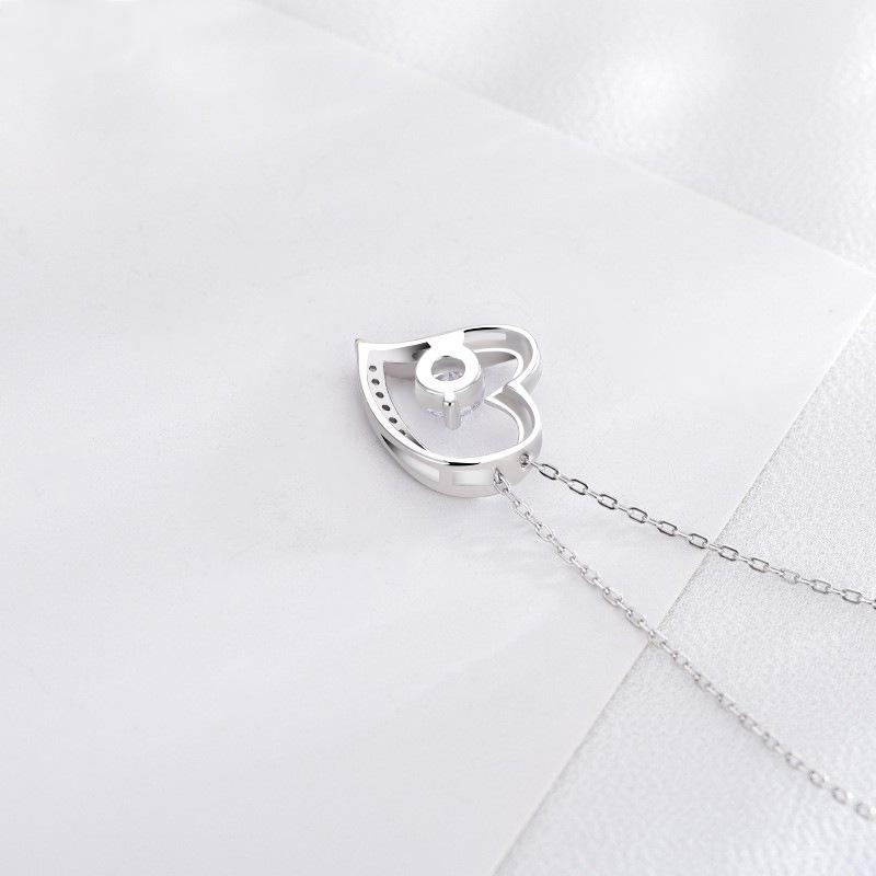 "Elegant silver hjärta halsband för damer med glittrande zirkon samt tidlös design, perfekt som romantisk gåva."