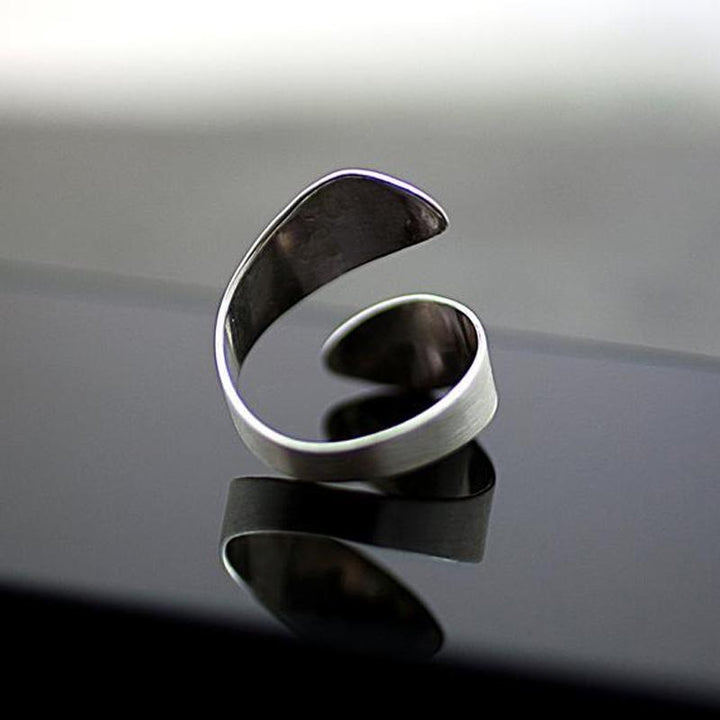 "Elegant silver Nature Art ring med justerbar design, med maskros och fjällmotiv, för män och kvinnor."