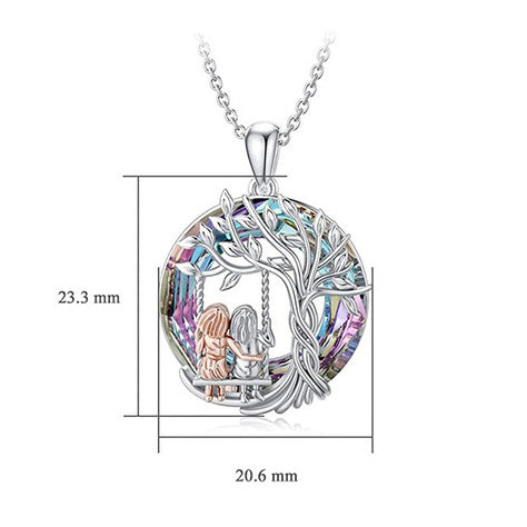 "Elegant silverhalsband med systertema, hänge symboliserar vänskap, tidlös design för varje tillfälle."