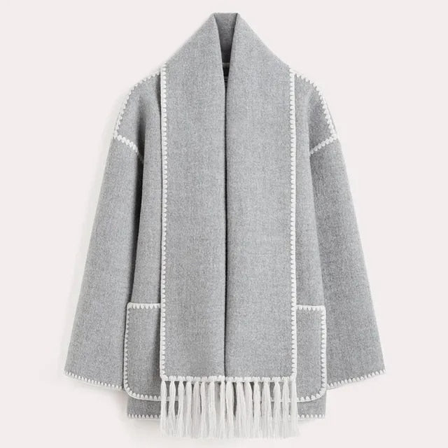 Kvinnlig figur med en skandinavisk vardagsjacka, perfekt för övergångssäsonger.