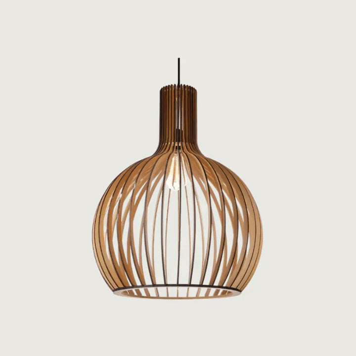 Taklampa i ljus trädesign, justerbar och elegant. Kompletterar skandinavisk och modern heminredning.