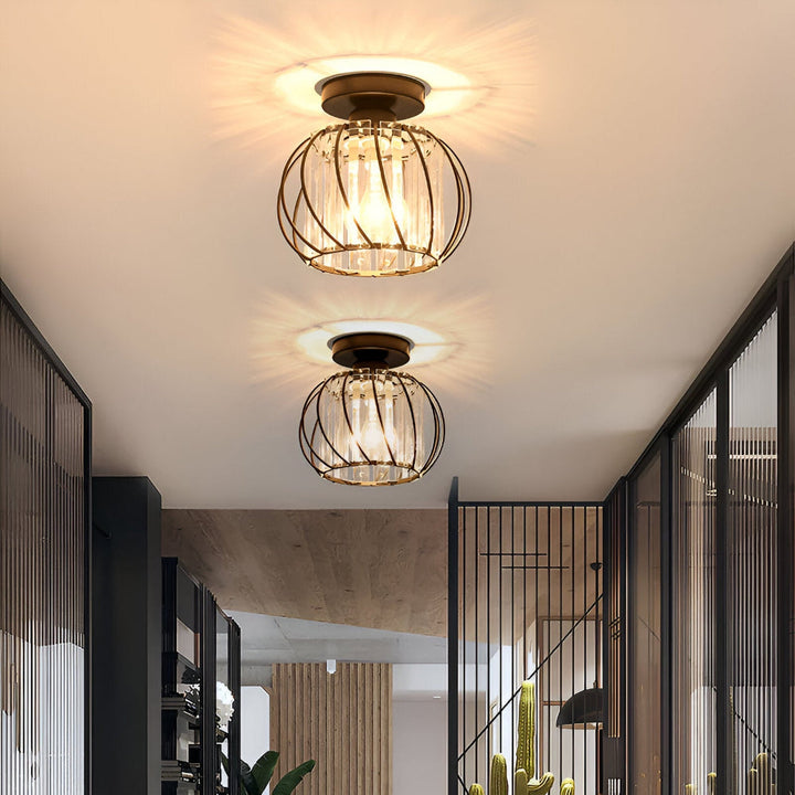 Designlampa för taket, skandinavisk och elegant, förhöjer heminredningen i korridoren.