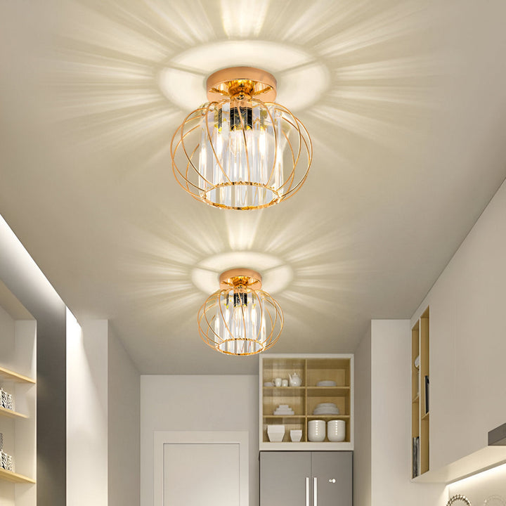 Stilren taklampa, skandinavisk estetik, elegant LED belysning för en modern inredning.
