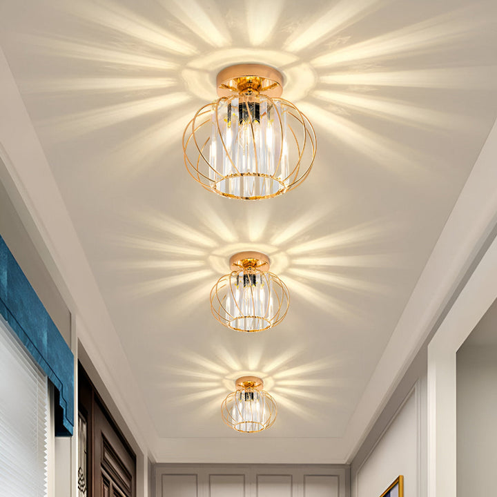 Skandinavisk taklampa för vardagsrum, elegant och minimalistisk design med modern touch.