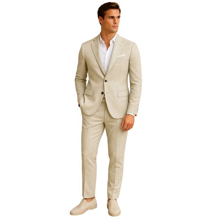 Elegant slim fit herr-vårkostym i ljusare färg med två knappar, perfekt för sommarens festligheter och affärsmöten.
