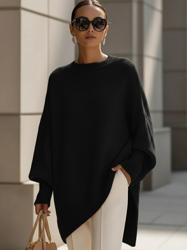 Närbild på den mysiga stickade texturen hos en elegant damponcho, för optimal komfort och stil.