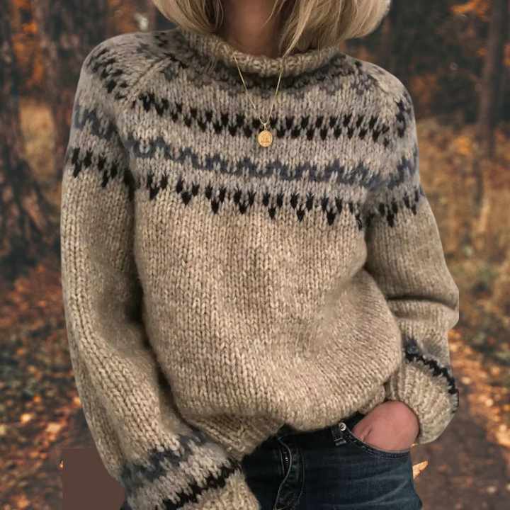 Bekväm damtröja med stilren nordisk mönster, ett elegant fritidsplagg för kalla dagar.