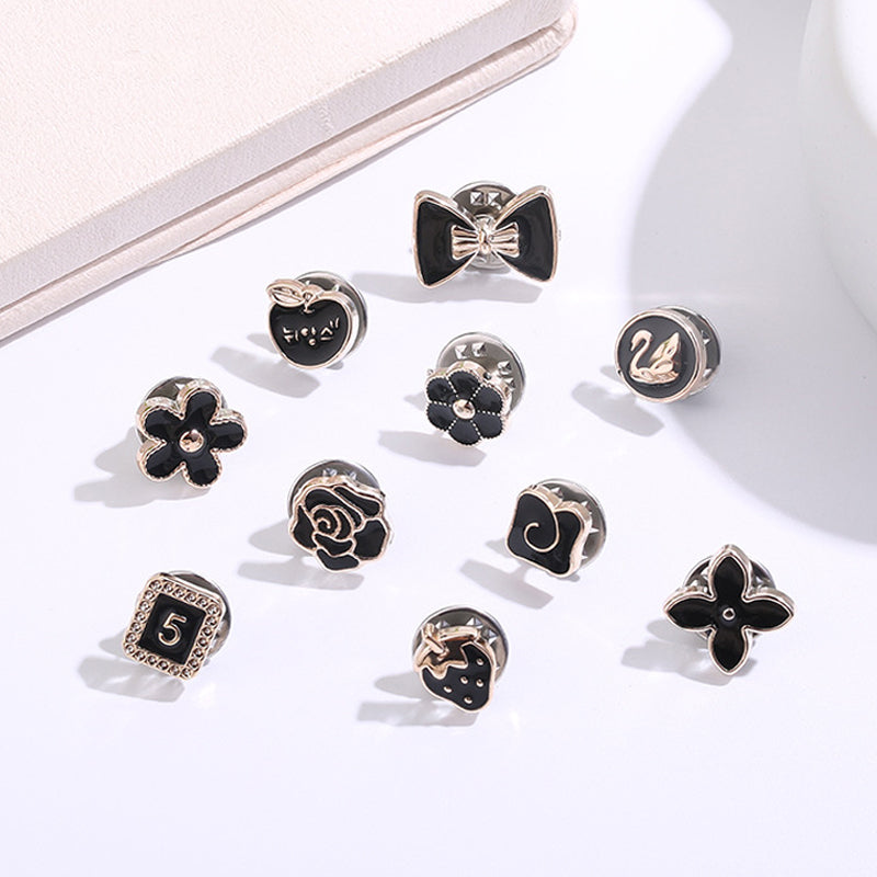 "Elegant stift för att förhindra oavsiktlig klädexponering, med stilren design, perfekt till kappa och skjorta."